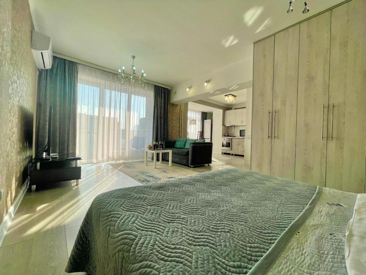 Apartment In The Heart Of The City Almaty Exterior foto