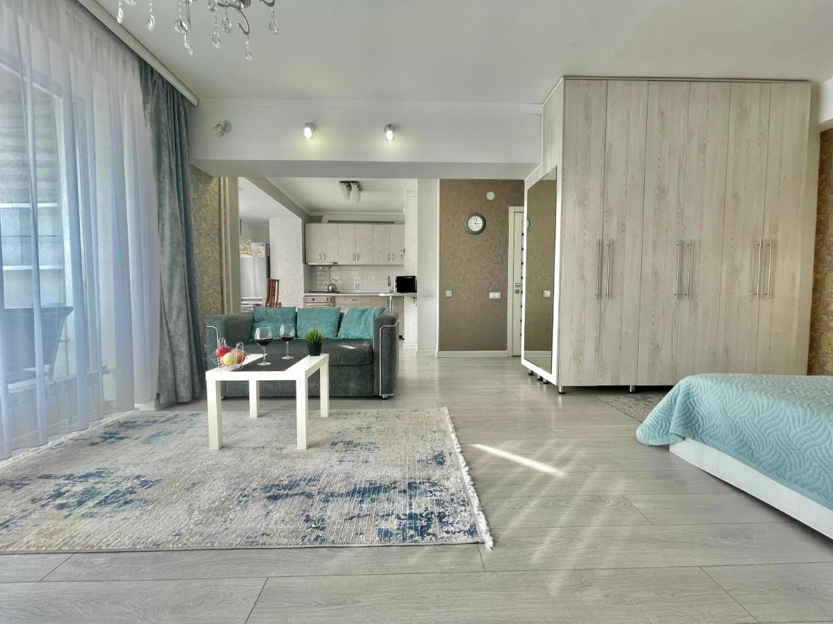 Apartment In The Heart Of The City Almaty Exterior foto