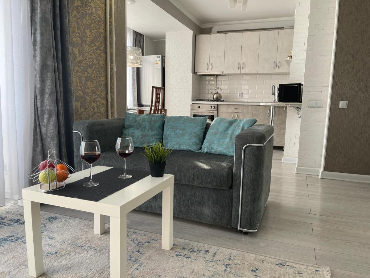 Apartment In The Heart Of The City Almaty Exterior foto